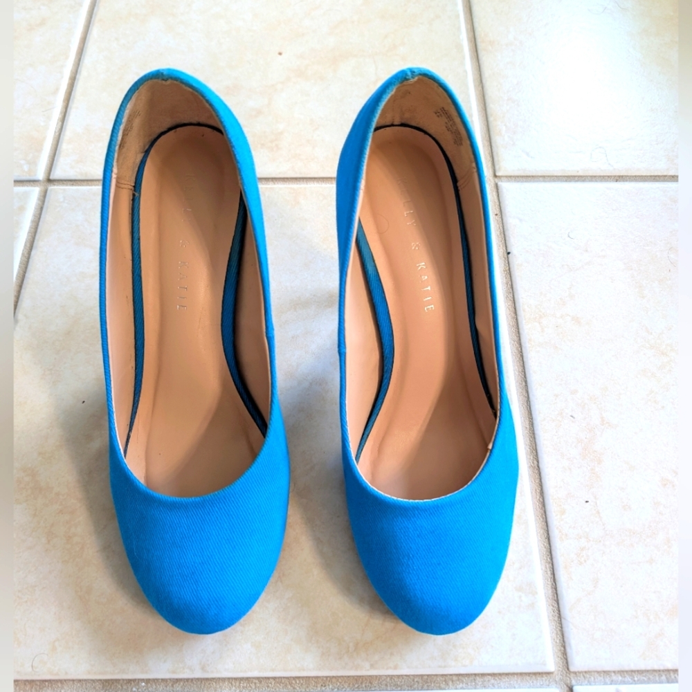 Kelly & Katie Bright Blue Coderno Women's Heels, size 8.5